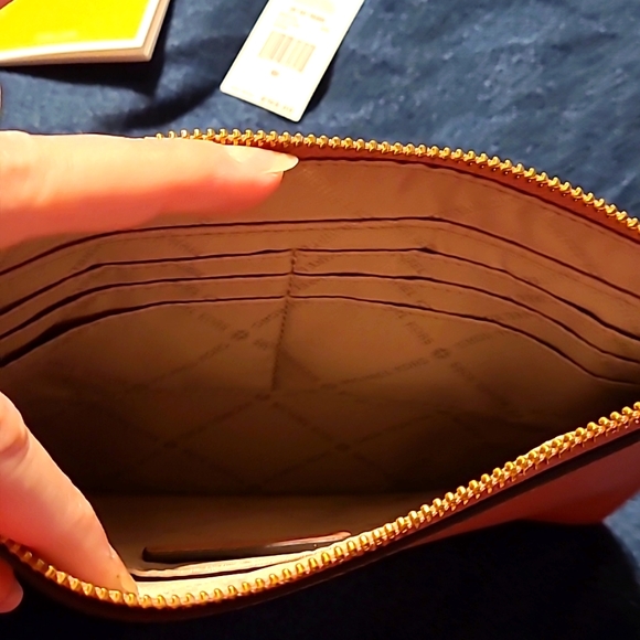 Michael Kors Jet Set Travel XL clutch - Picture 5 of 6